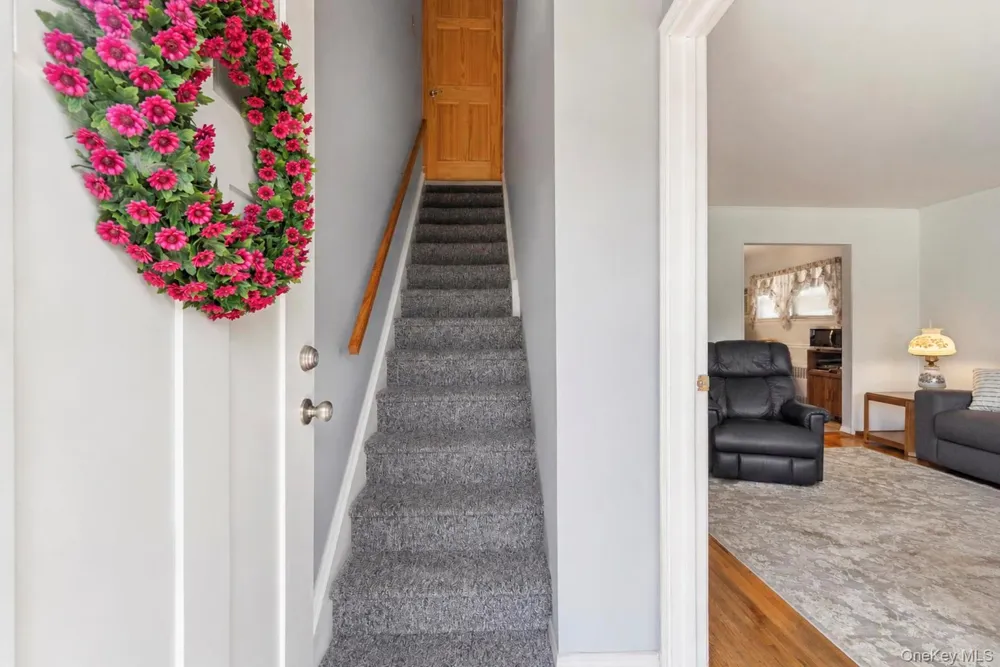 3 Laurie Drive Farmingdale, NY 11735