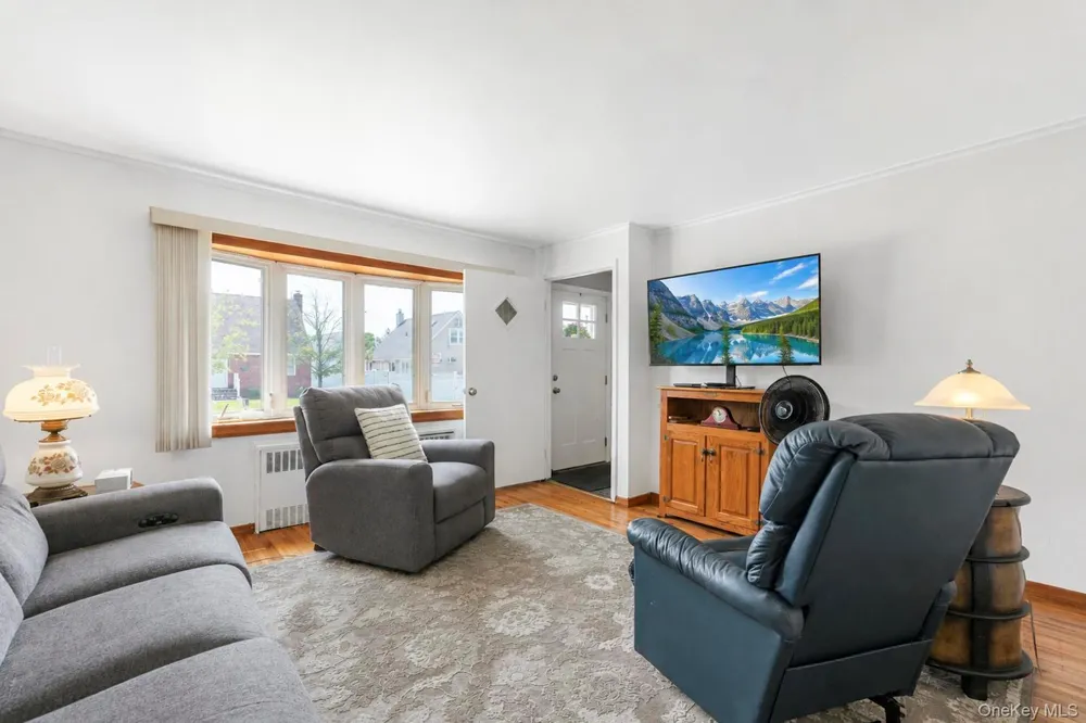 3 Laurie Drive Farmingdale, NY 11735