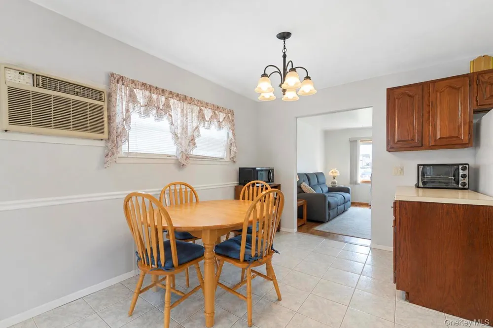 3 Laurie Drive Farmingdale, NY 11735