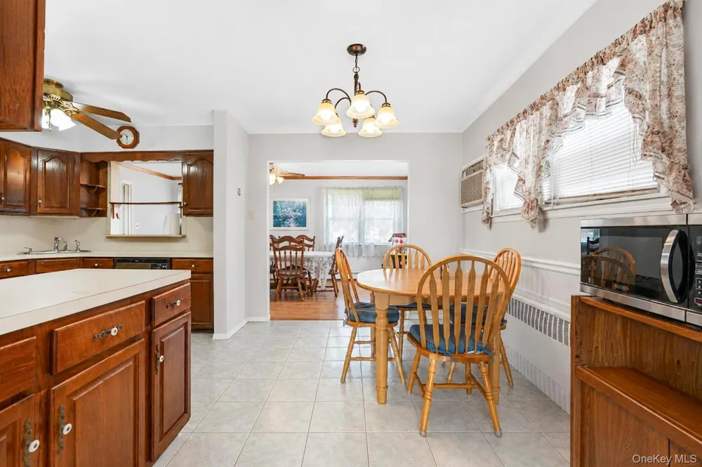 3 Laurie Drive Farmingdale, NY 11735