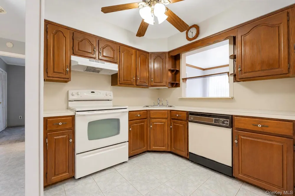 3 Laurie Drive Farmingdale, NY 11735