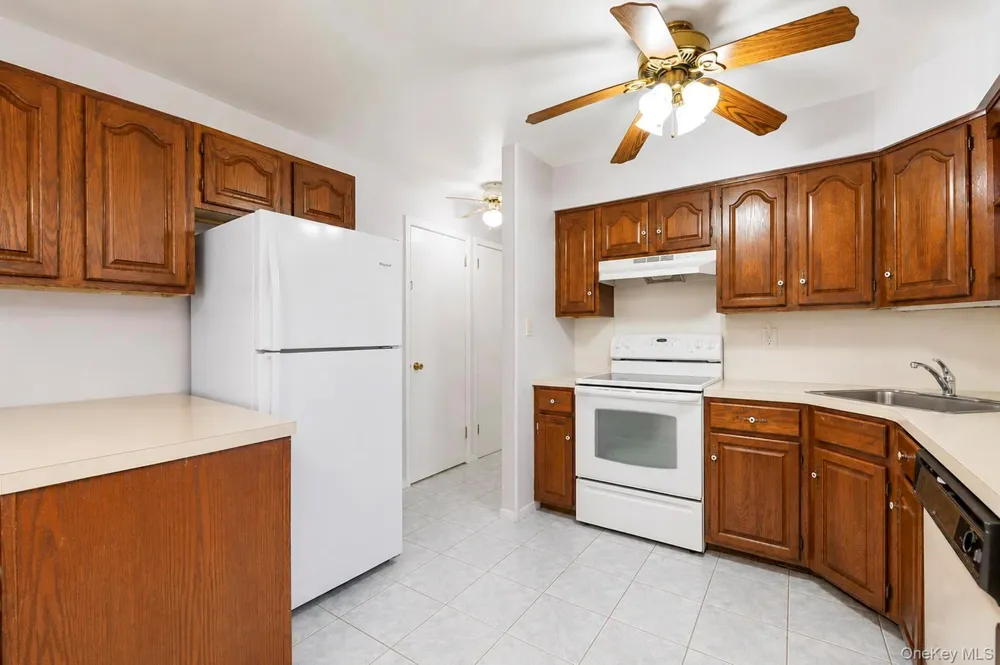 3 Laurie Drive Farmingdale, NY 11735