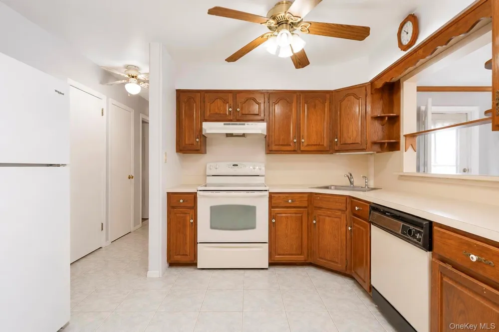 3 Laurie Drive Farmingdale, NY 11735