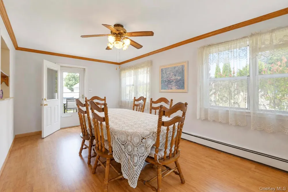 3 Laurie Drive Farmingdale, NY 11735