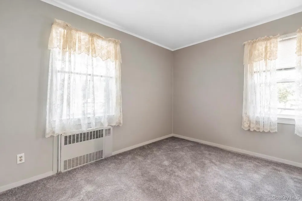 3 Laurie Drive Farmingdale, NY 11735