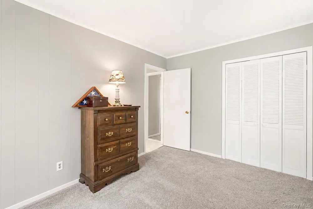 3 Laurie Drive Farmingdale, NY 11735