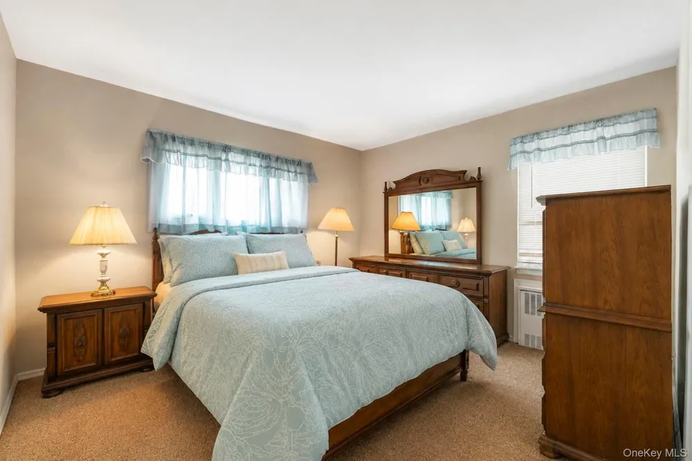 3 Laurie Drive Farmingdale, NY 11735