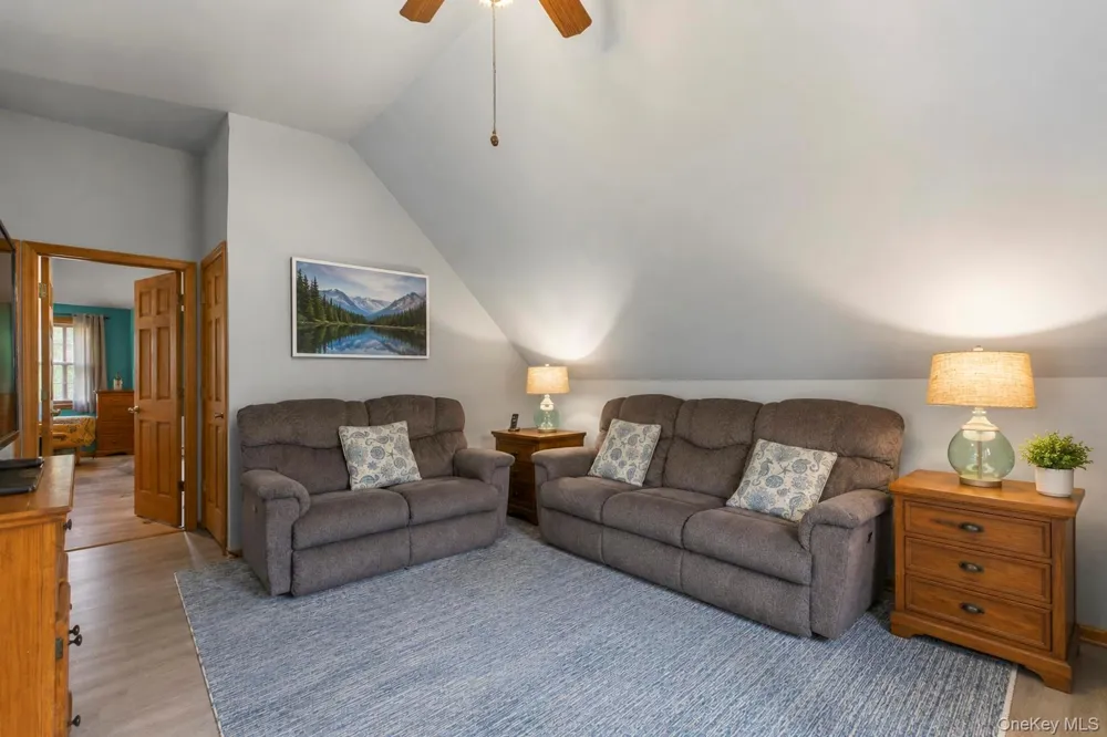3 Laurie Drive Farmingdale, NY 11735