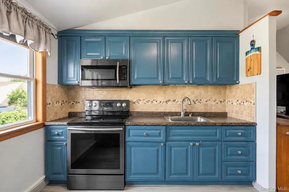 3 Laurie Drive Farmingdale, NY 11735