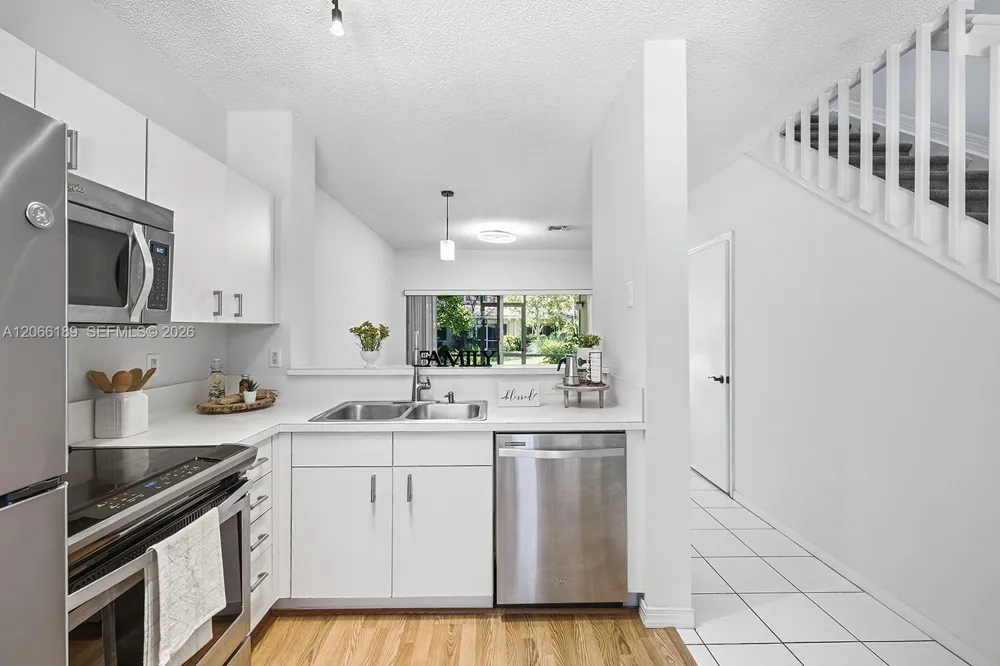 12135 SW 3rd St Pembroke Pines, FL 33025