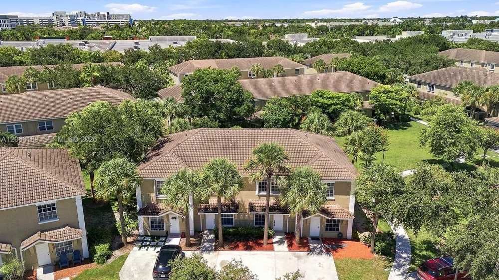 12135 SW 3rd St Pembroke Pines, FL 33025