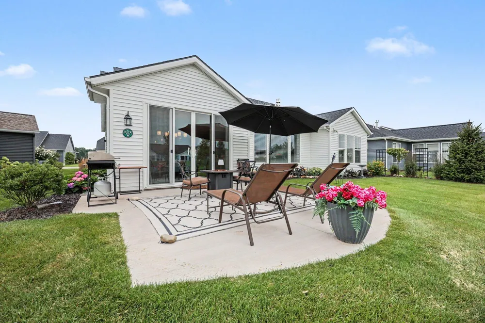 2939 Isle Water Drive Belmont, MI 49306