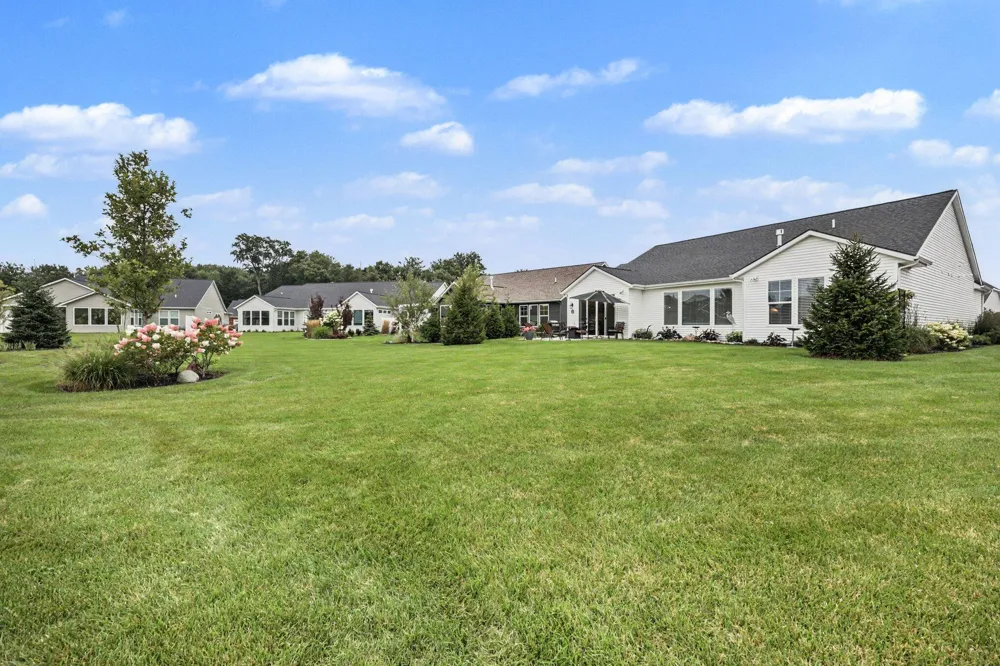 2939 Isle Water Drive Belmont, MI 49306