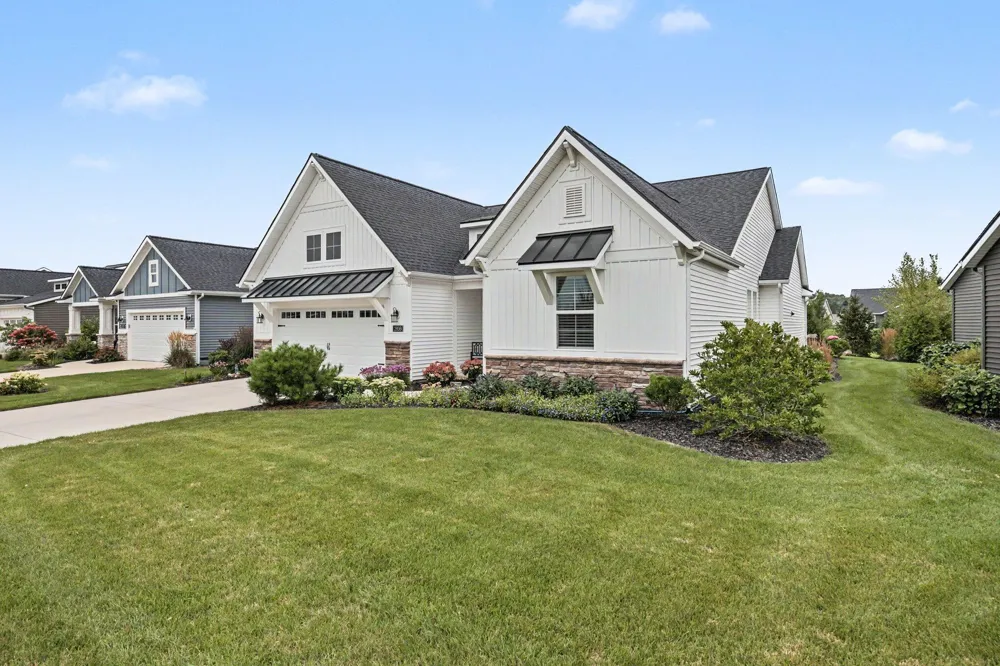 2939 Isle Water Drive Belmont, MI 49306