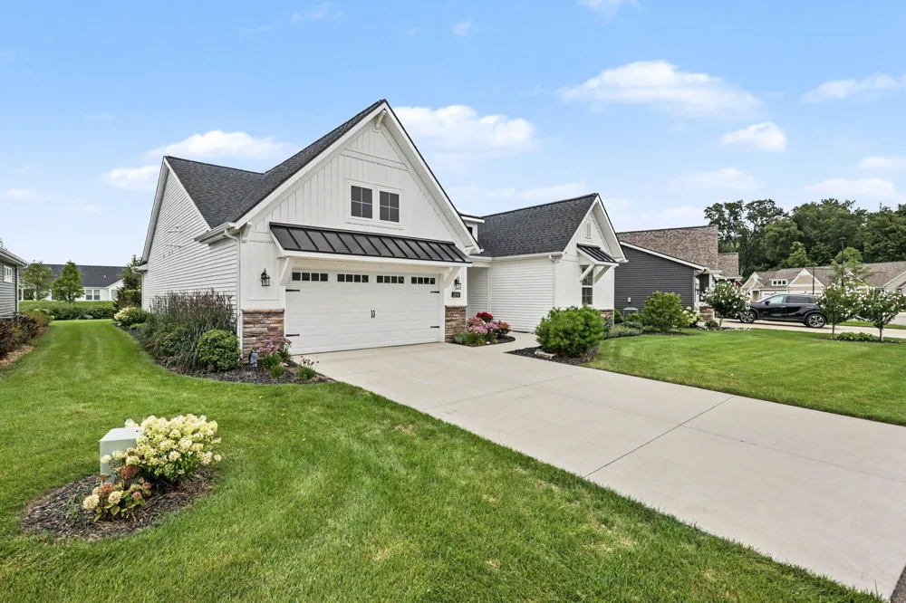 2939 Isle Water Drive Belmont, MI 49306