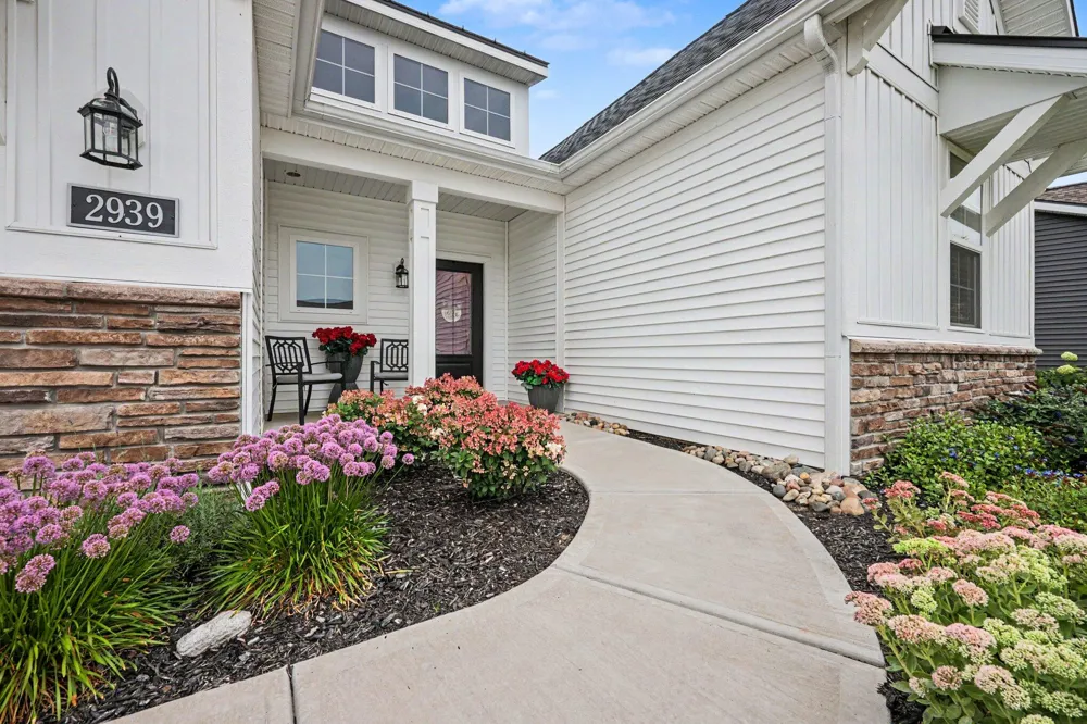 2939 Isle Water Drive Belmont, MI 49306