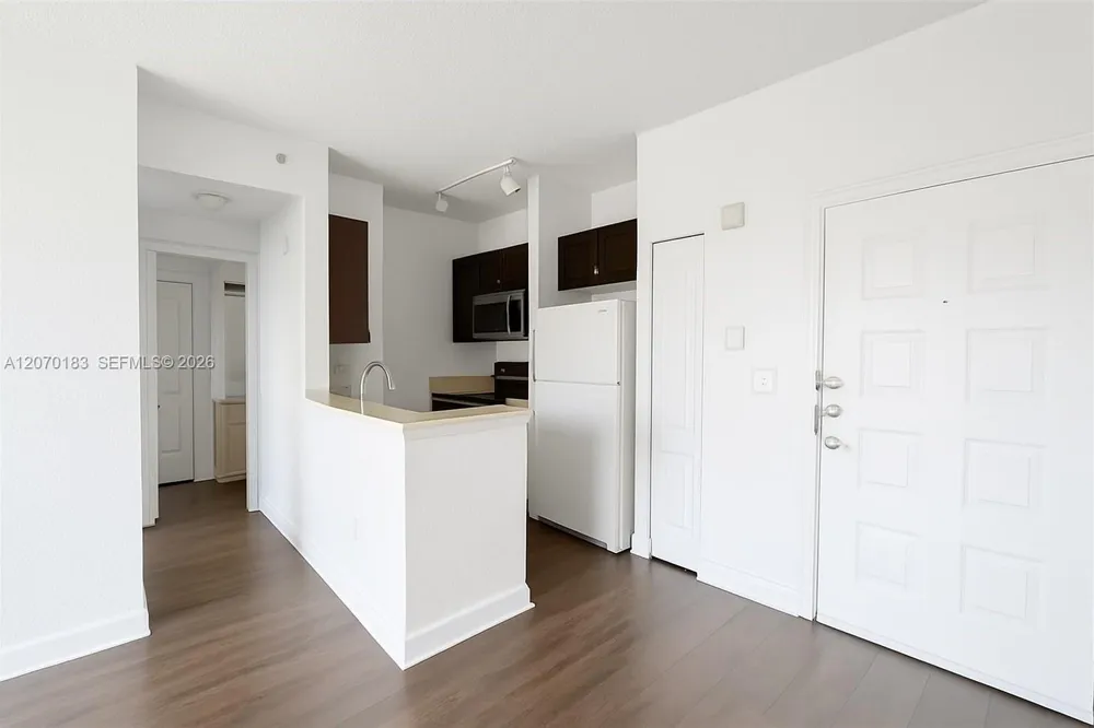 6001 SW 70th St #625 South Miami, FL 33143