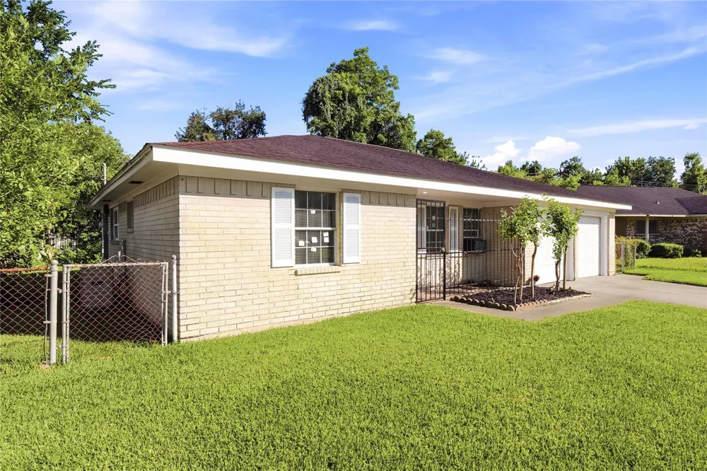 211 Estelle Circle Texas City, TX 77591