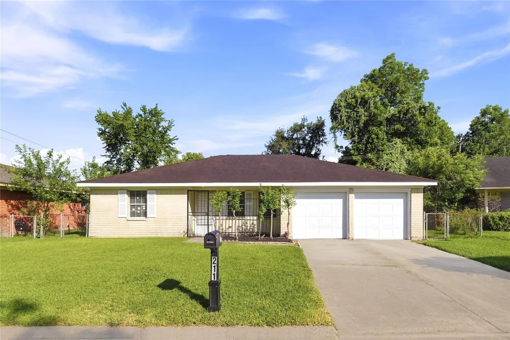 211 Estelle Circle Texas City, TX 77591