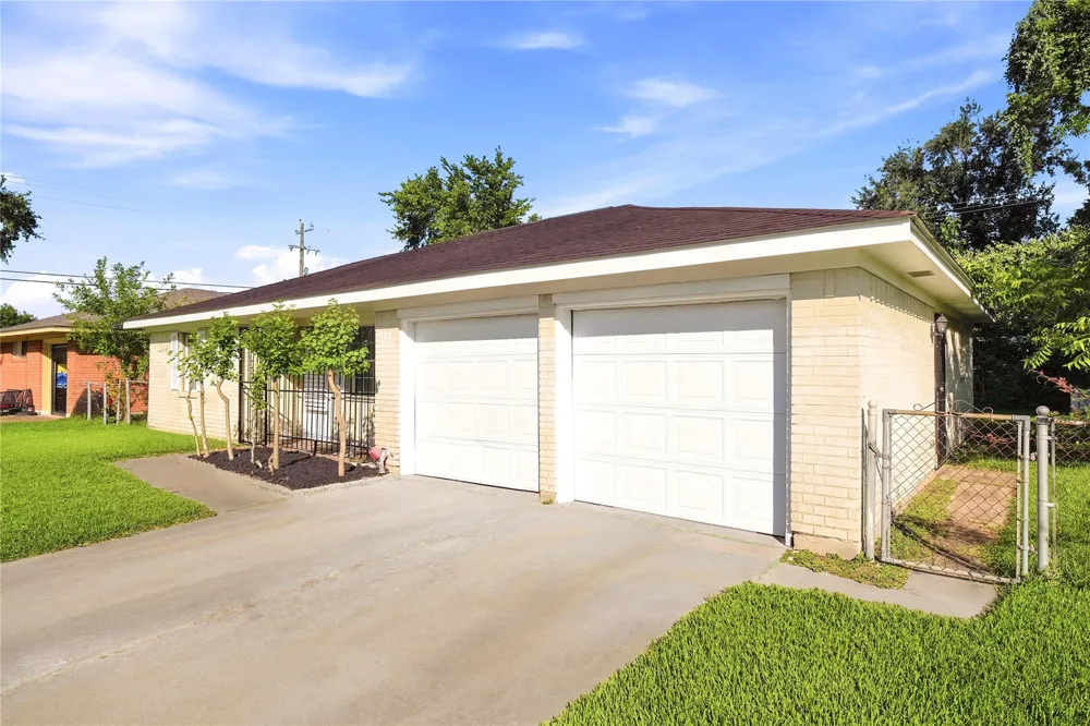 211 Estelle Circle Texas City, TX 77591