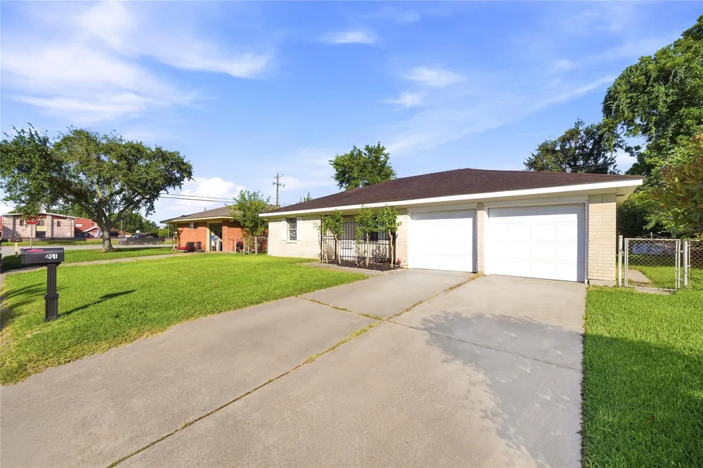 211 Estelle Circle Texas City, TX 77591