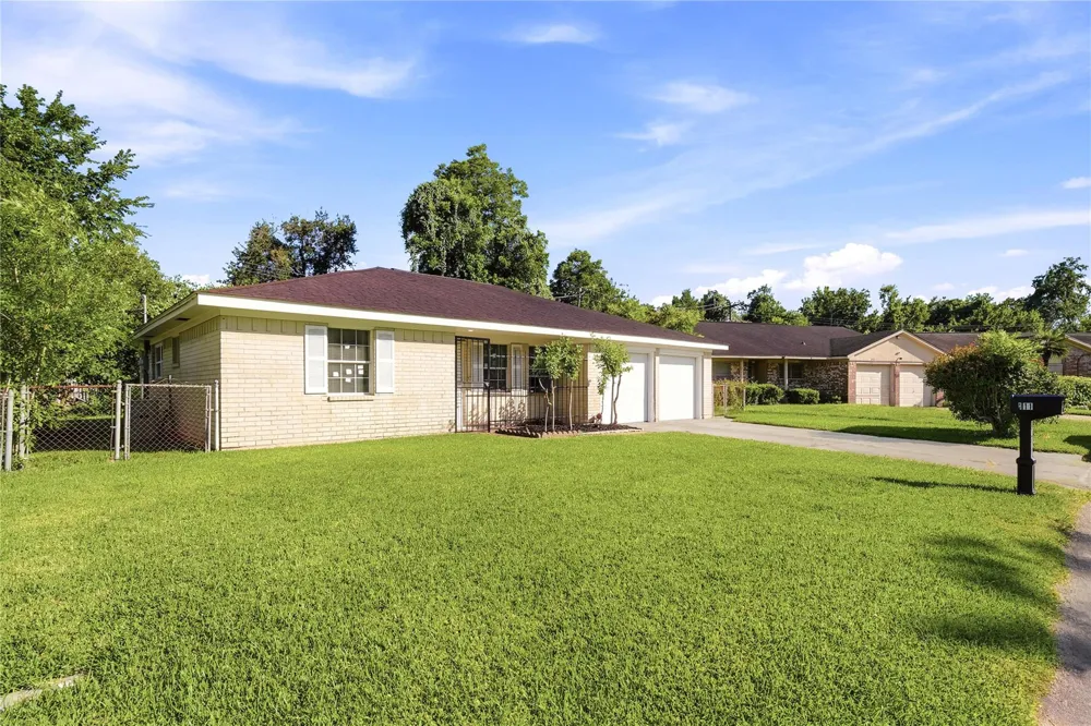 211 Estelle Circle Texas City, TX 77591