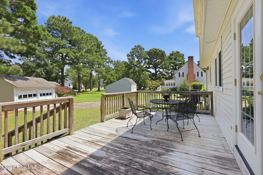 25 E River Acres Road Washington, NC 27889