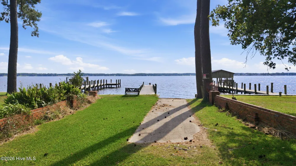 25 E River Acres Road Washington, NC 27889