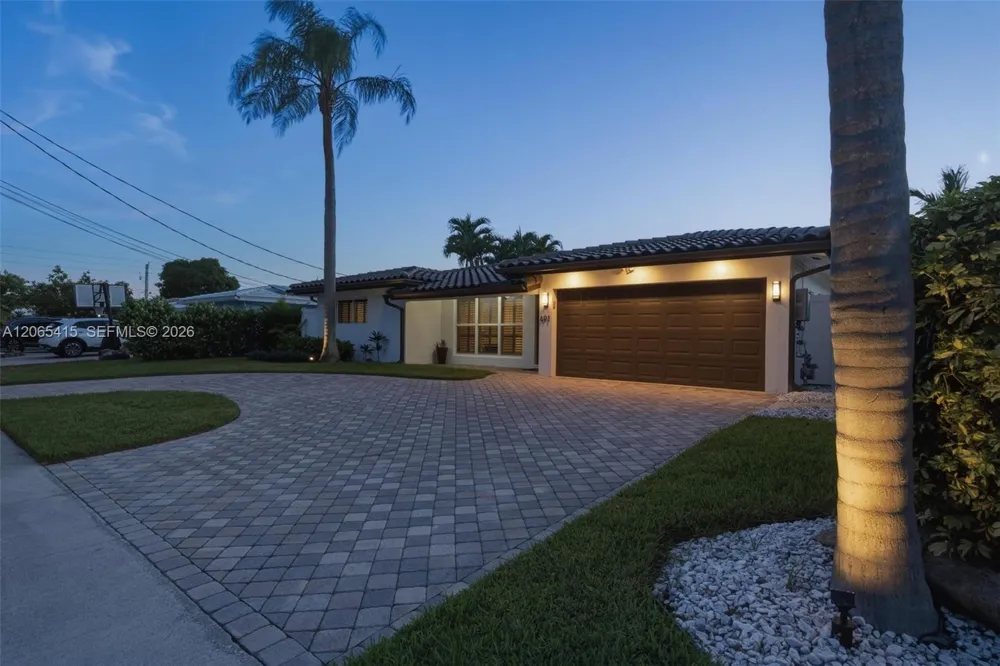 491 SE 10th Ave Pompano Beach, FL 33060
