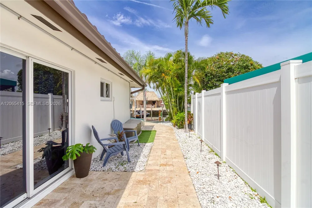 491 SE 10th Ave Pompano Beach, FL 33060