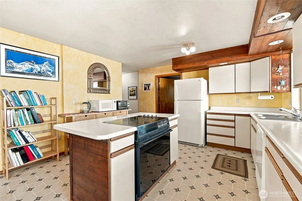 112 Canal Drive NE Ocean Shores, WA 98569