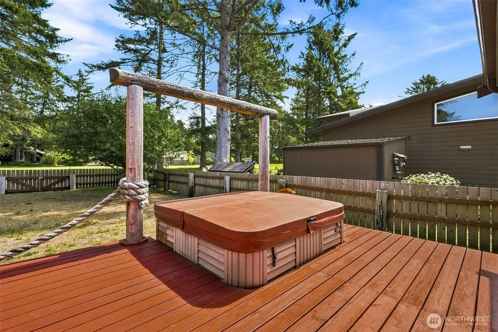 112 Canal Drive NE Ocean Shores, WA 98569