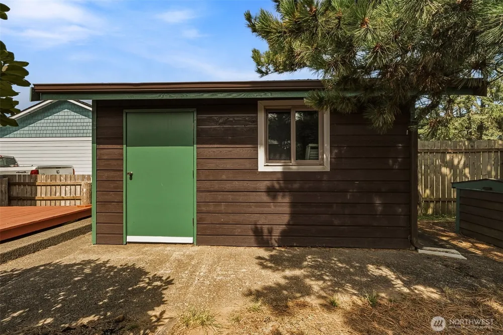 112 Canal Drive NE Ocean Shores, WA 98569