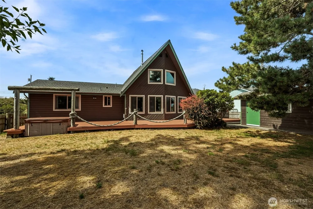 112 Canal Drive NE Ocean Shores, WA 98569
