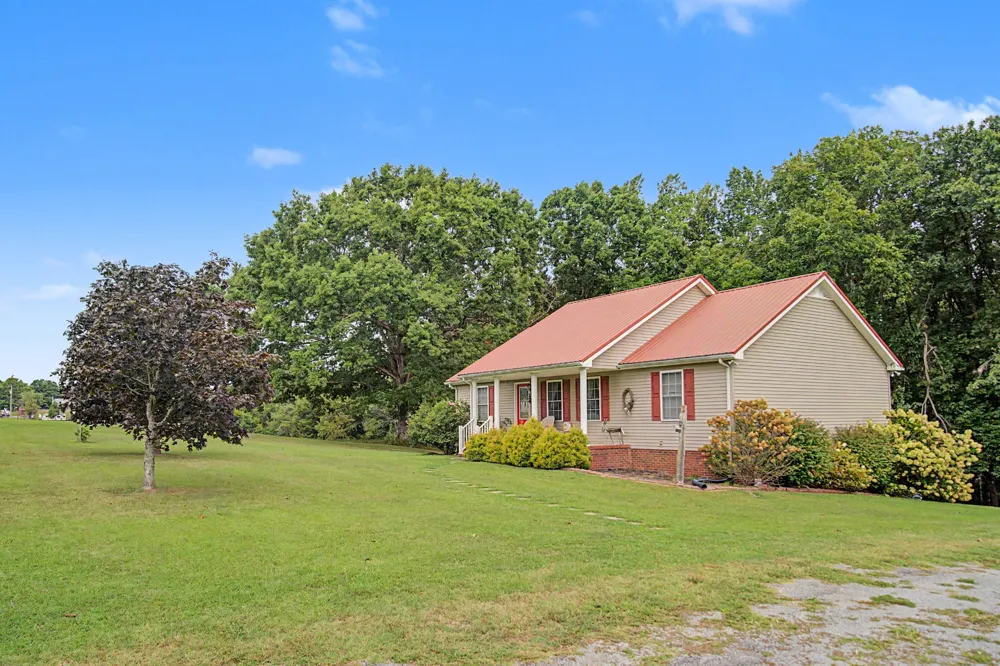 8229 Galen Rd Lafayette, TN 37083