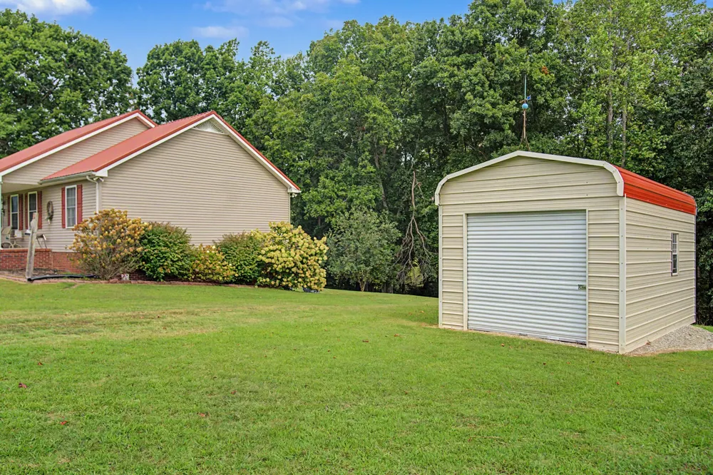 8229 Galen Rd Lafayette, TN 37083