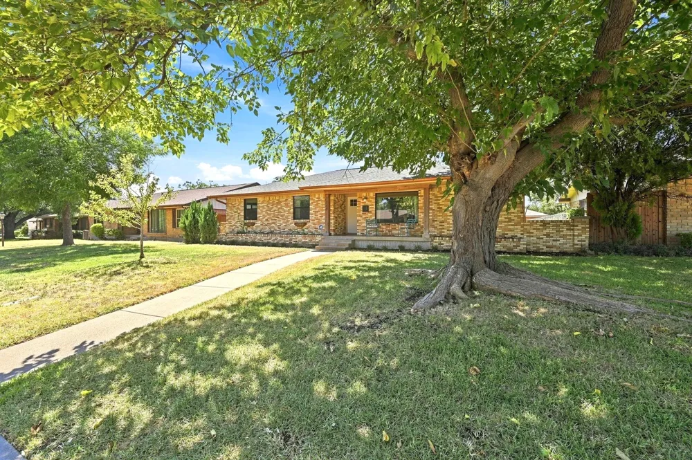 1540 Brook Valley Lane Dallas, TX 75232
