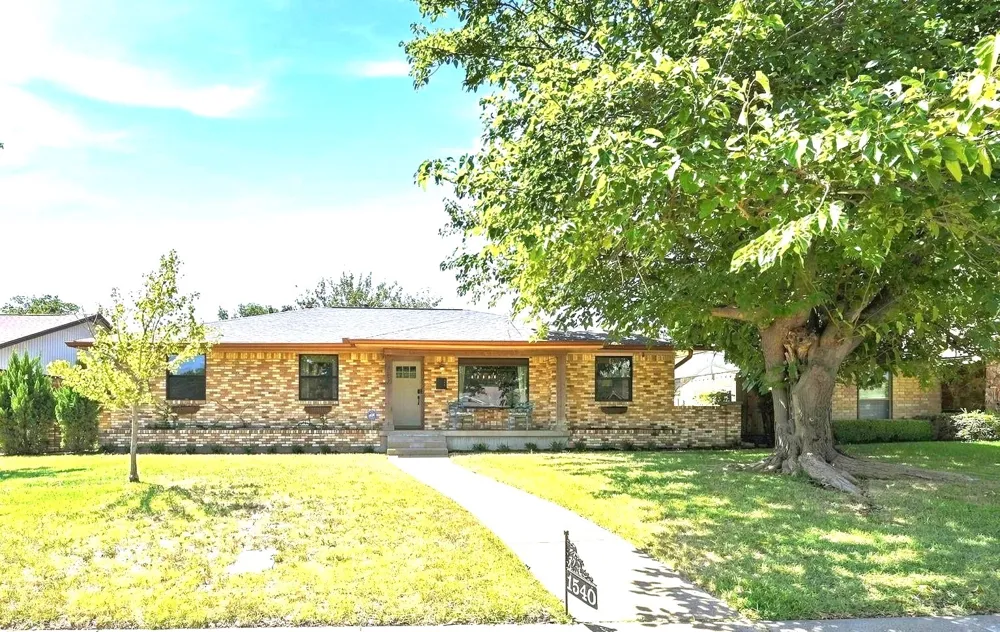 1540 Brook Valley Lane Dallas, TX 75232