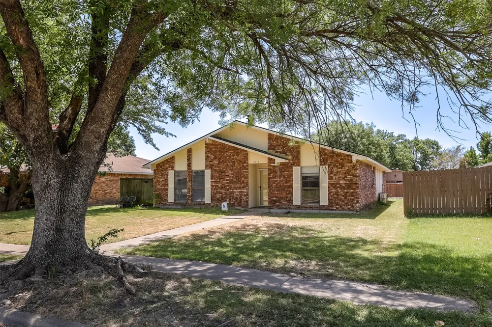 2617 Roman Way Garland, TX 75040