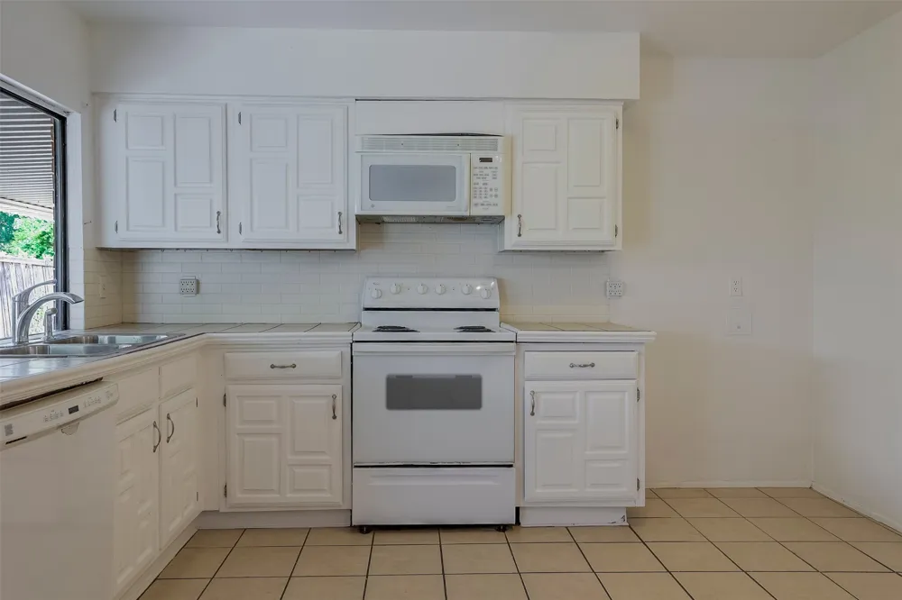 2617 Roman Way Garland, TX 75040