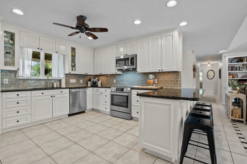 1910 Circleview Drive Weatherford, TX 76087