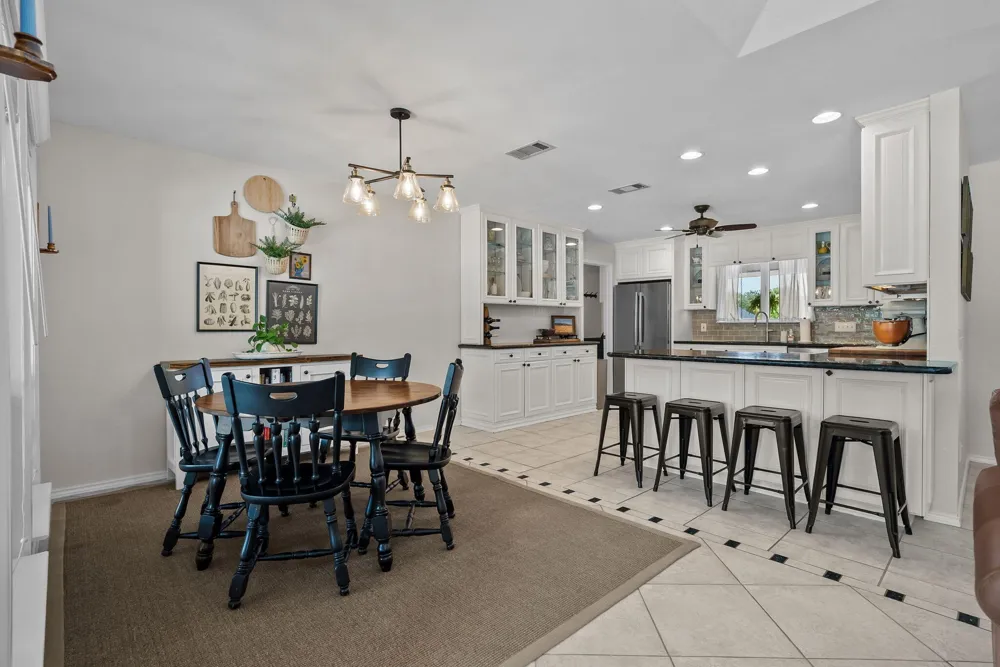 1910 Circleview Drive Weatherford, TX 76087