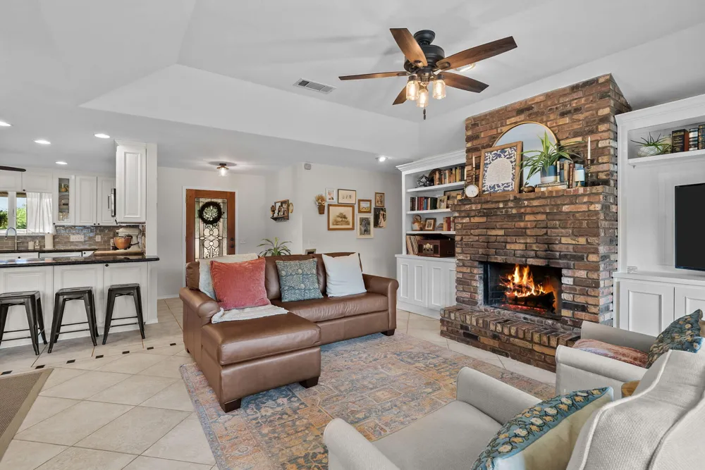 1910 Circleview Drive Weatherford, TX 76087