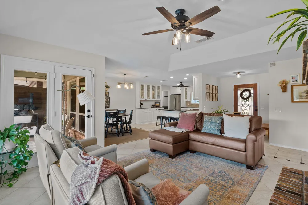 1910 Circleview Drive Weatherford, TX 76087