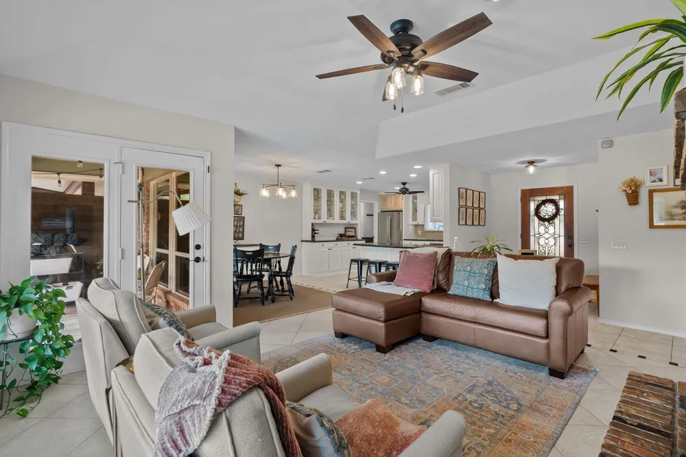 1910 Circleview Drive Weatherford, TX 76087