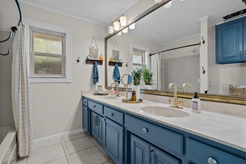 1910 Circleview Drive Weatherford, TX 76087
