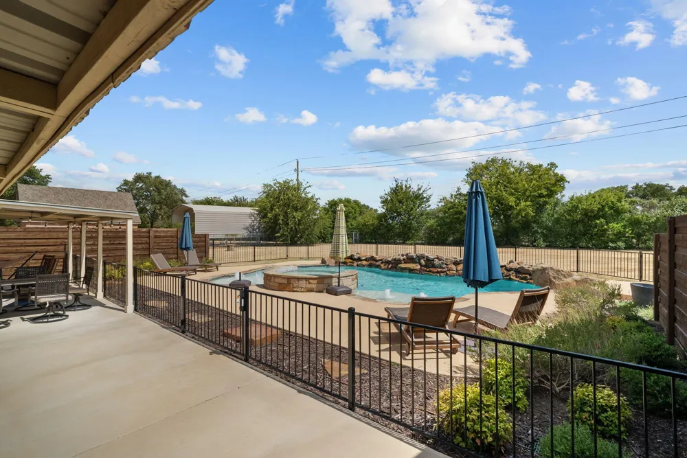1910 Circleview Drive Weatherford, TX 76087