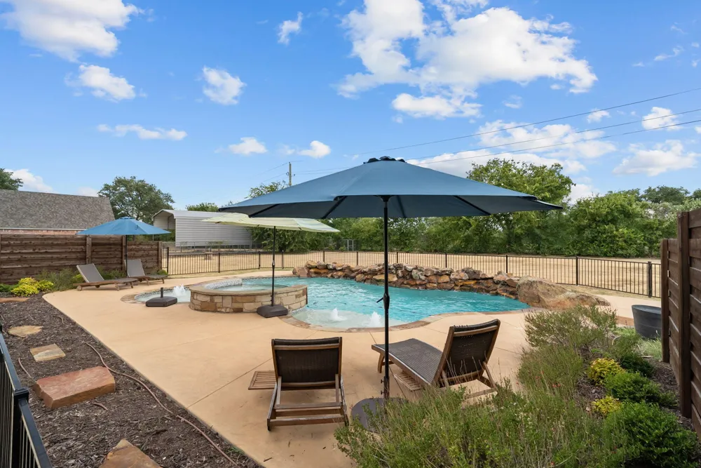 1910 Circleview Drive Weatherford, TX 76087