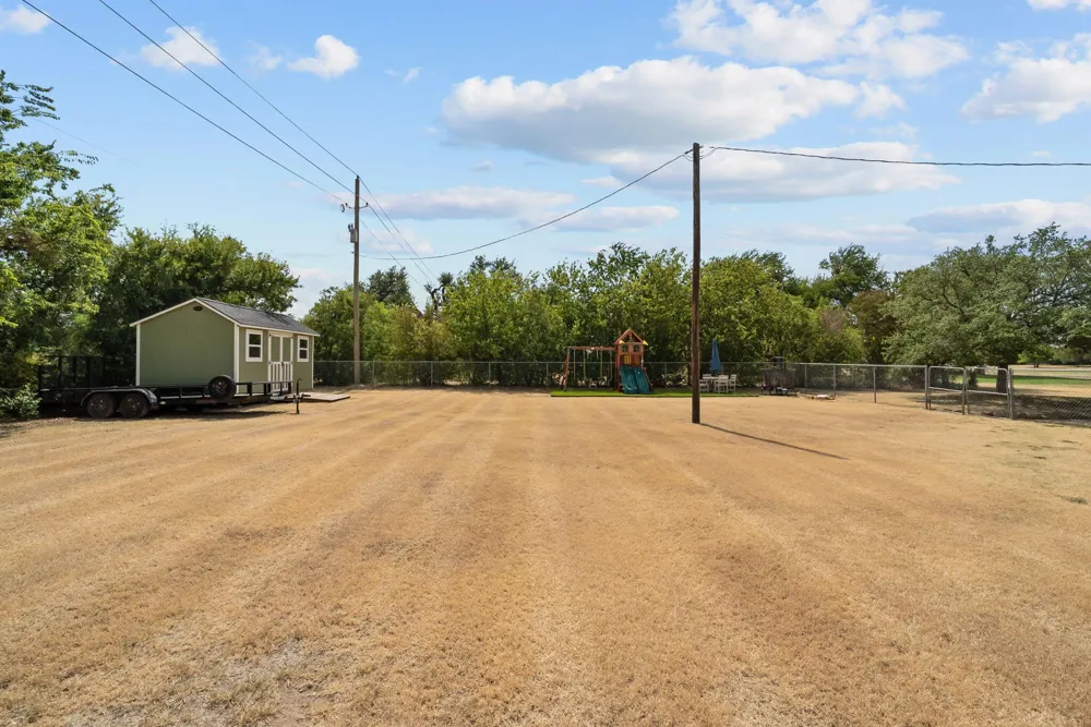 1910 Circleview Drive Weatherford, TX 76087