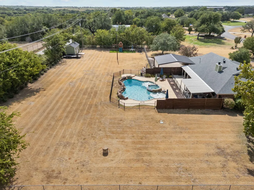 1910 Circleview Drive Weatherford, TX 76087